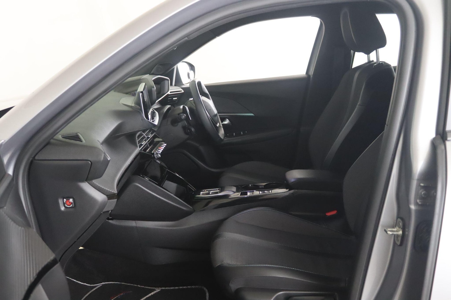 Used Peugeot 2008 2023 for sale - 76349572: Photo 11
