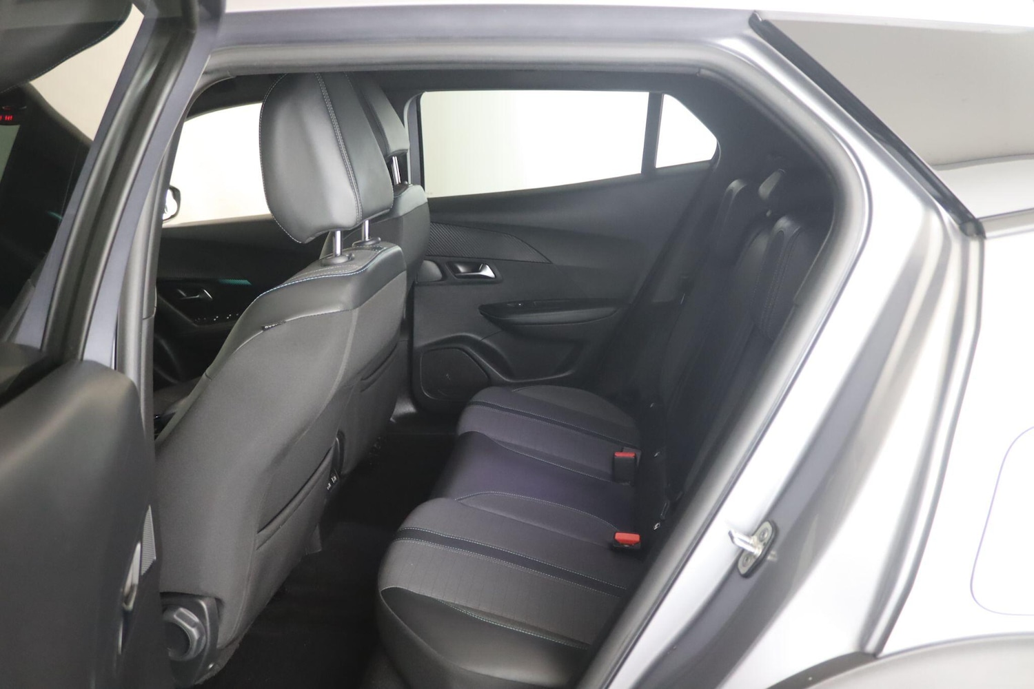 Used Peugeot 2008 2023 for sale - 76349572: Photo 12