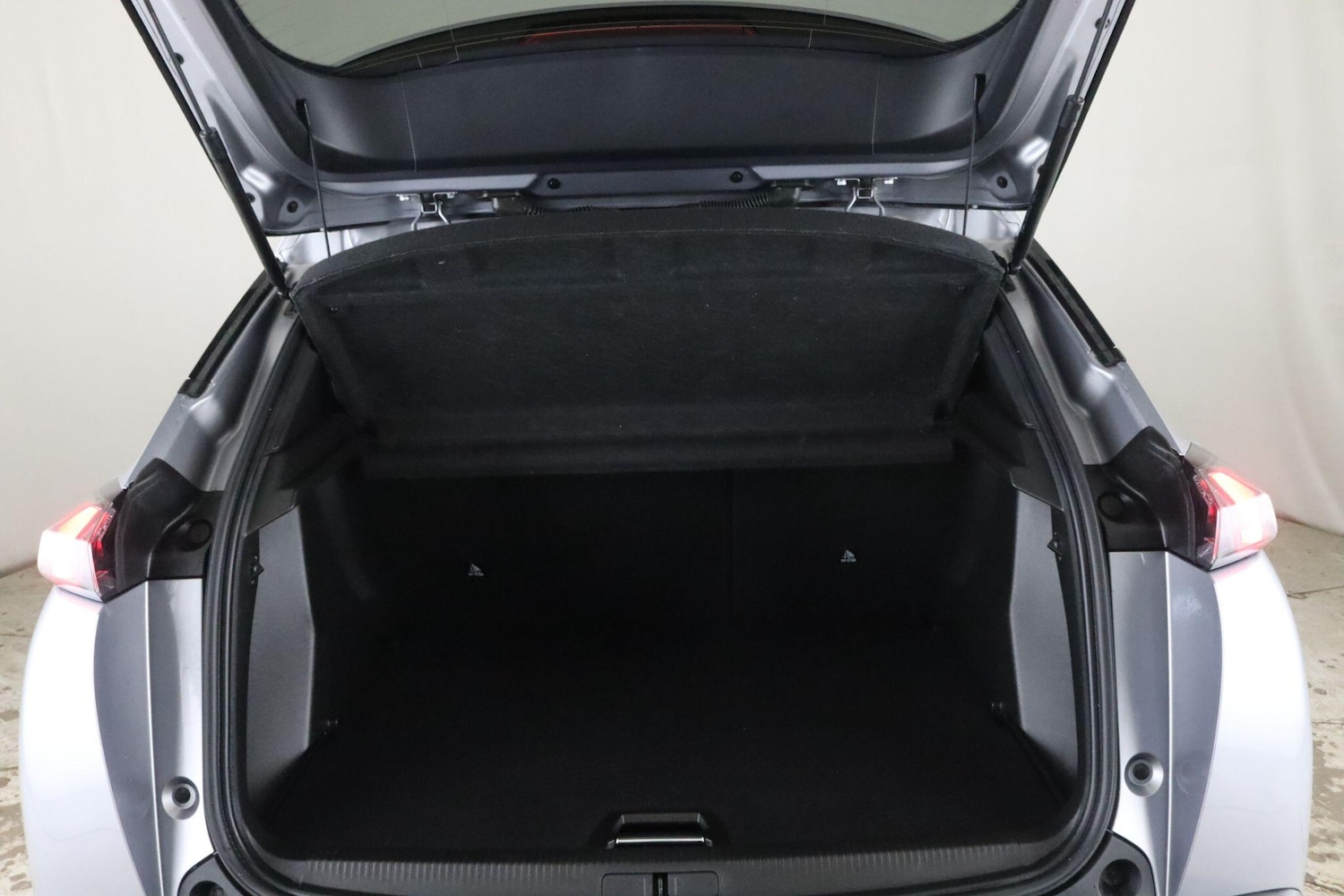 Used Peugeot 2008 2023 for sale - 76349572: Photo 13