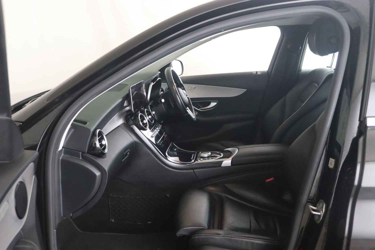 Used Mercedes-Benz C Class 2021 for sale - 76336836: Photo 11