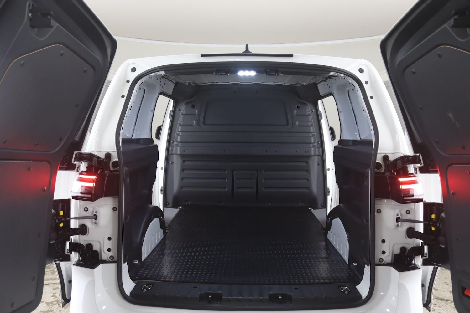 Used Volkswagen ID. Buzz Cargo 2023 for sale - 76991846: Photo 15