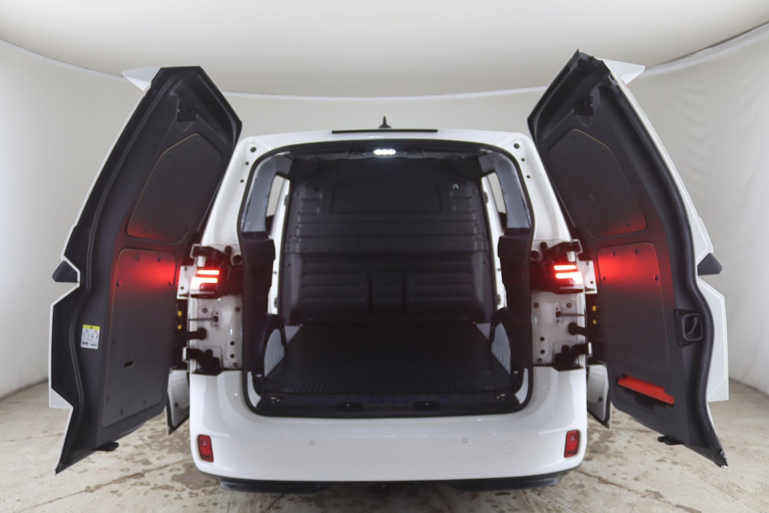 Used Volkswagen ID. Buzz Cargo 2023 for sale - 76991846: Photo 16