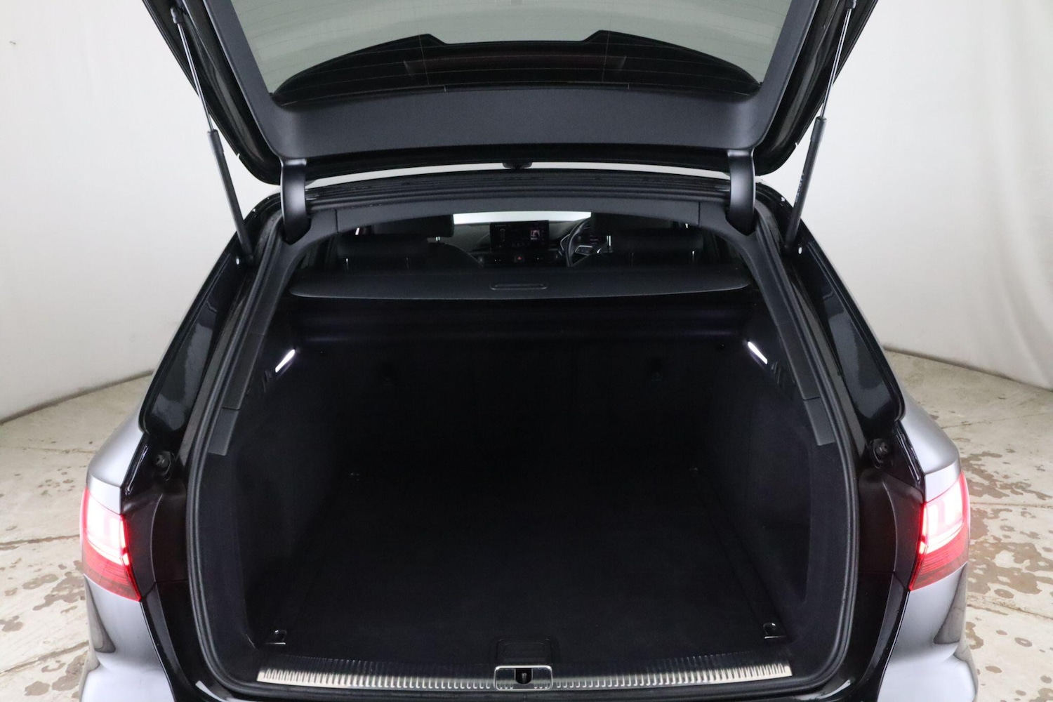 Used Audi A4 Avant 2022 for sale - 76538957: Photo 13