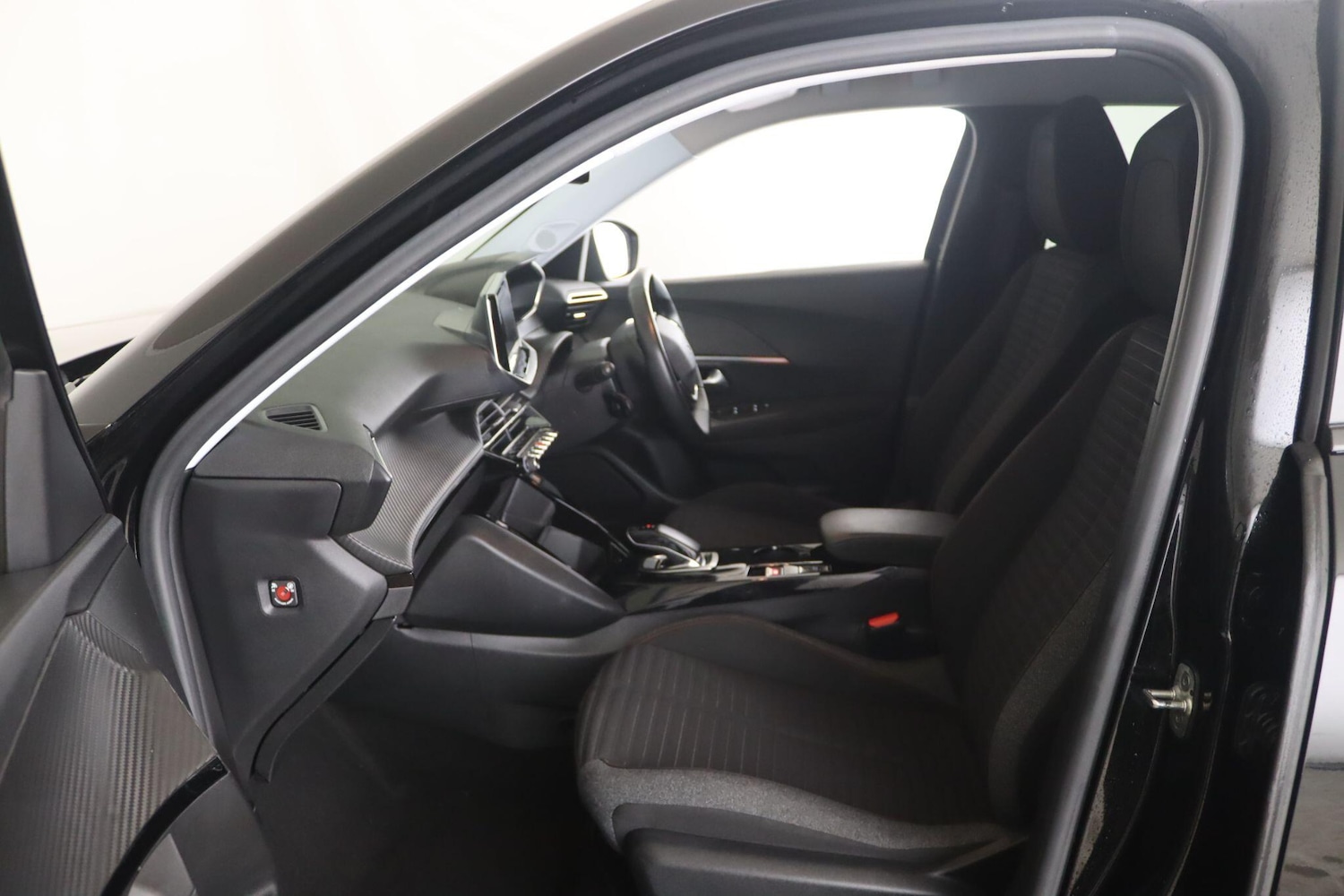 Used Peugeot E-2008 2021 for sale - 76781521: Photo 11