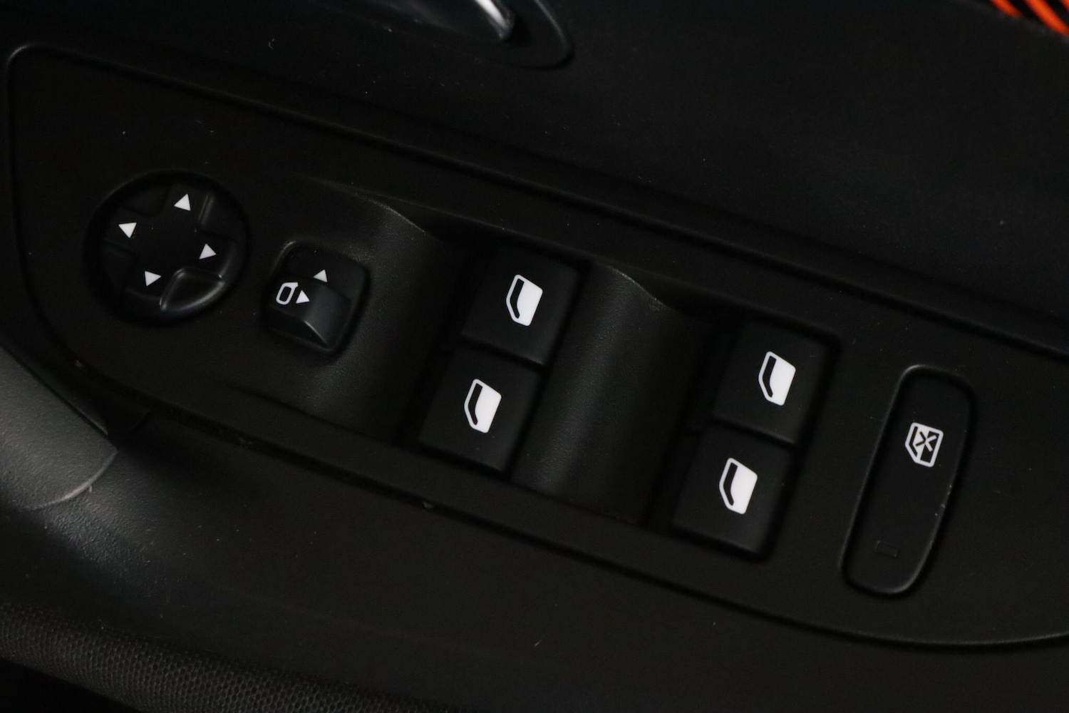 Used Peugeot E-2008 2021 for sale - 76781521: Photo 18