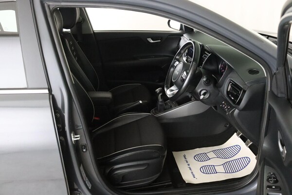Used Kia Stonic 2022 for sale - 74057145: Photo 13