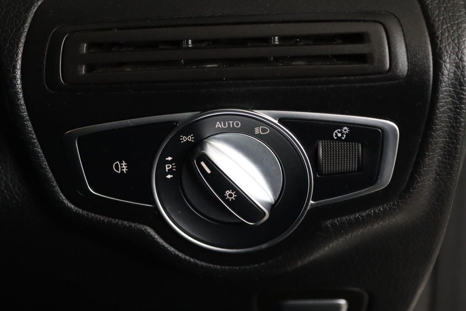 Used Mercedes-Benz GLC 2019 for sale - 76608108: Photo 21