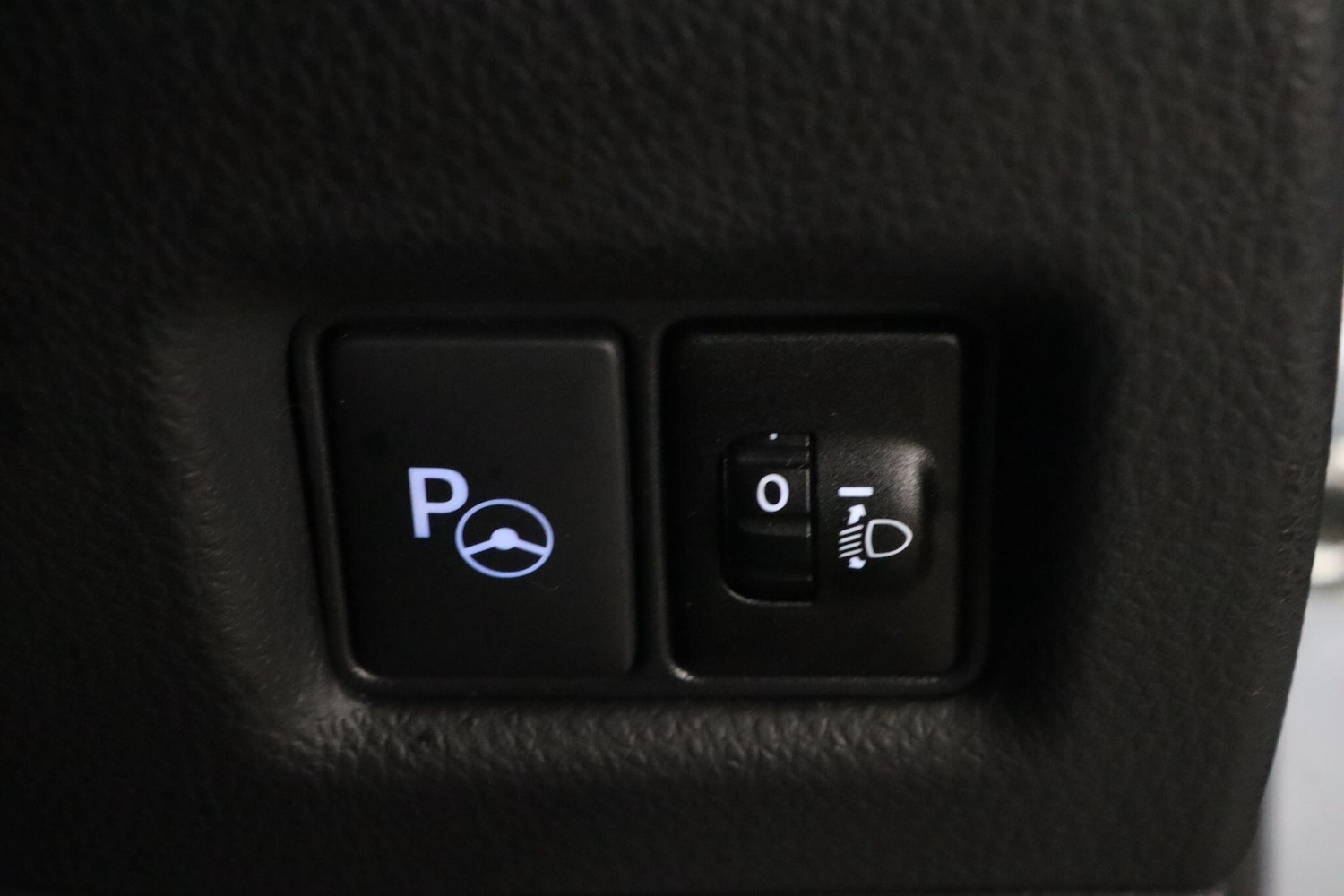 Used Toyota C-HR 2022 for sale - 76398768: Photo 18