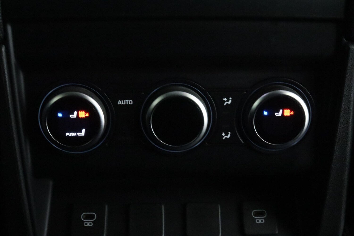 Used Land Rover Defender 2022 for sale - 77425421: Photo 17