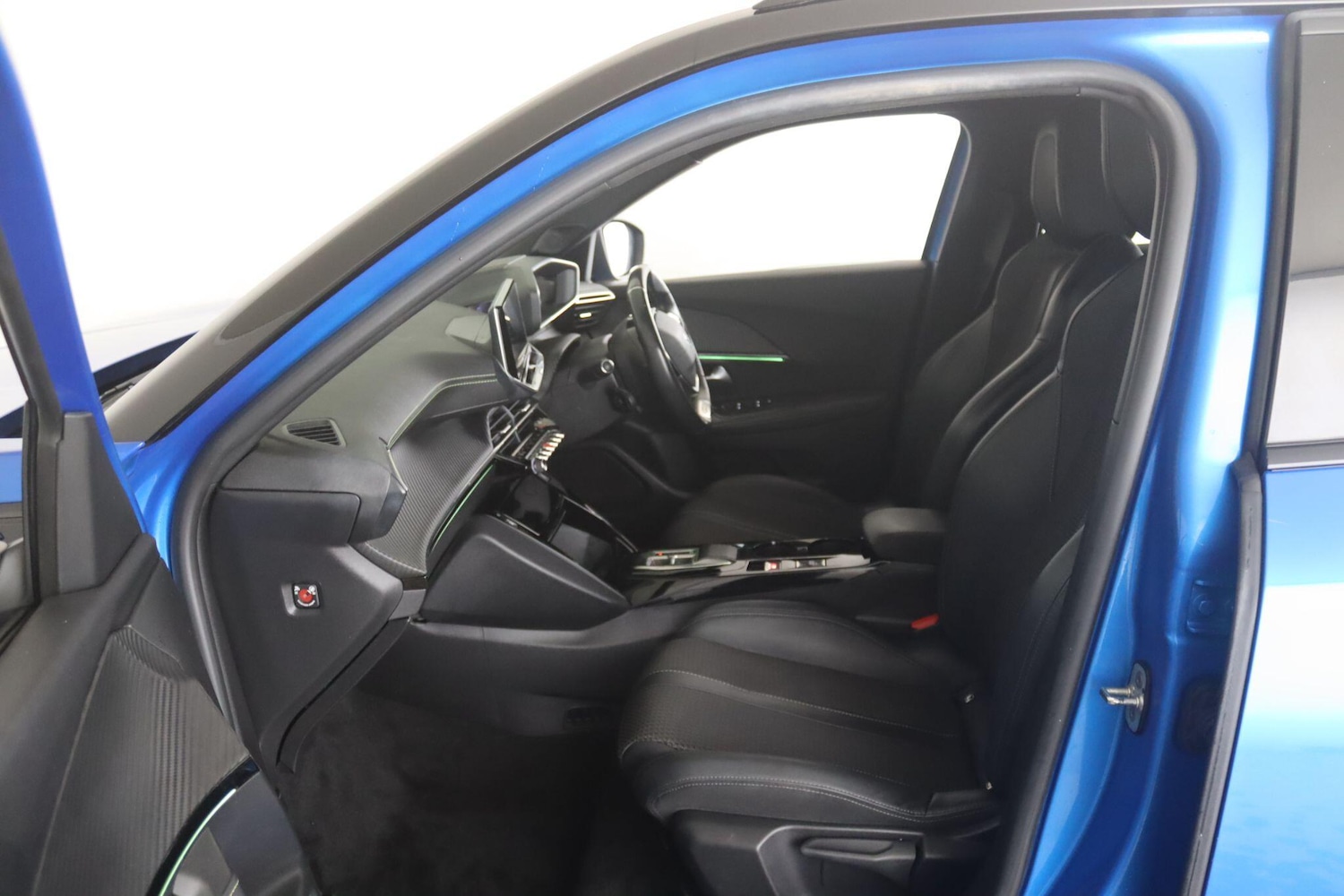 Used Peugeot E-2008 2022 for sale - 77695800: Photo 11