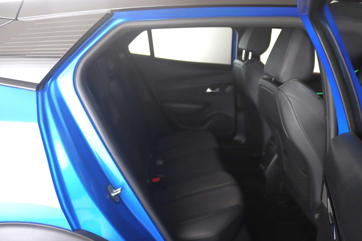 Used Peugeot E-2008 2022 for sale - 77695800: Photo 14