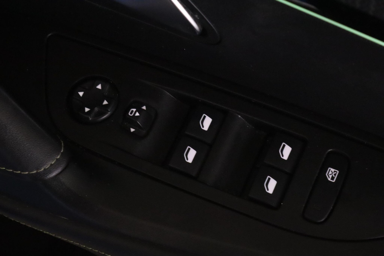 Used Peugeot E-2008 2022 for sale - 77695800: Photo 17