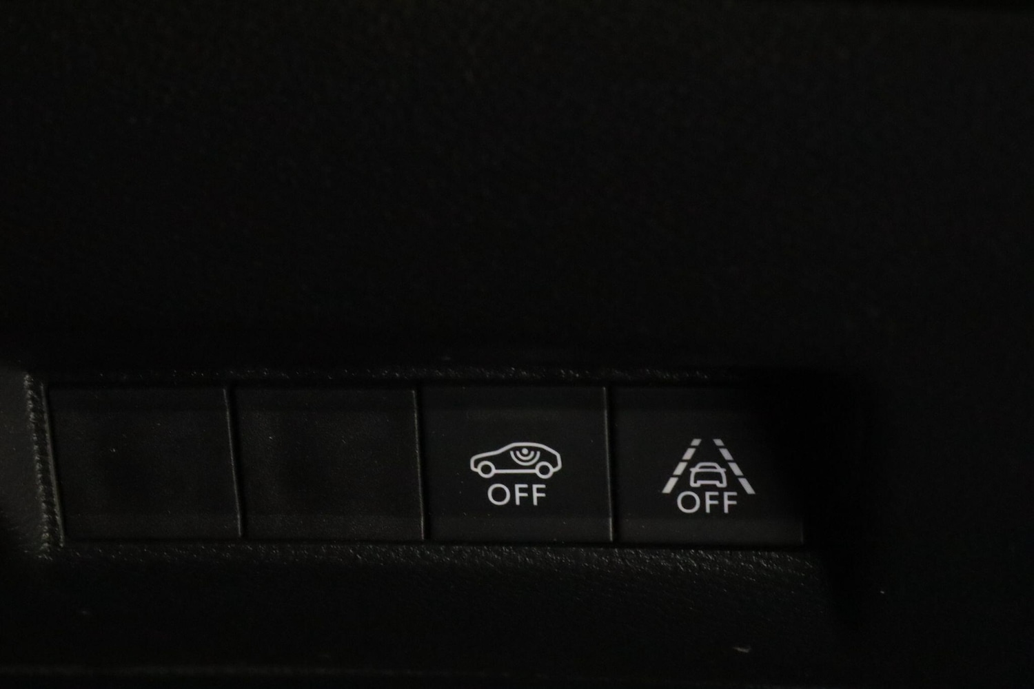 Used Peugeot E-2008 2022 for sale - 77695800: Photo 18