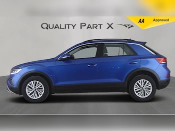 Used Volkswagen T-Roc 2023 for sale - 77939941: Photo