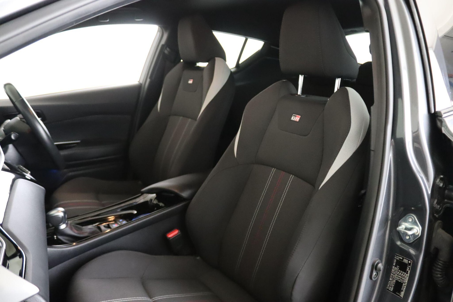 Used Toyota C-HR 2022 for sale - 76632825: Photo 11