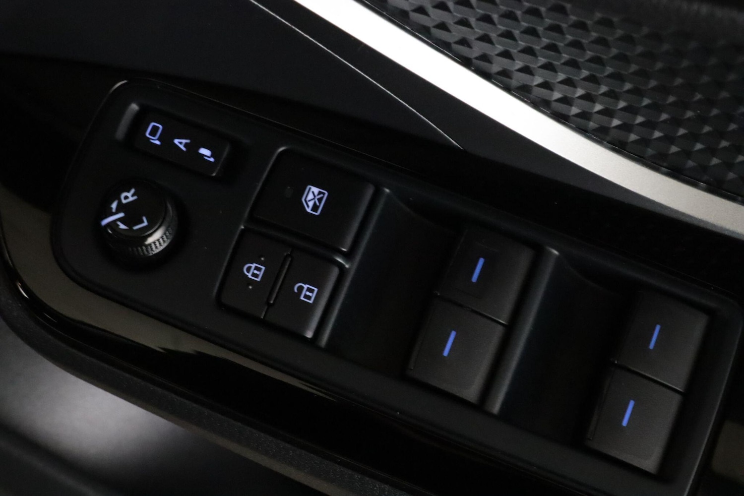 Used Toyota C-HR 2022 for sale - 76632825: Photo 17