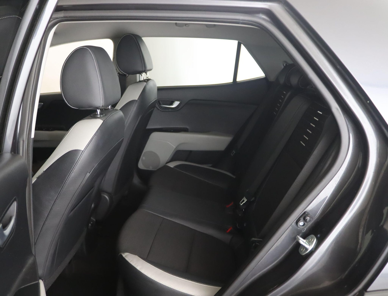 Used Kia Stonic 2020 for sale - 76606863: Photo 10