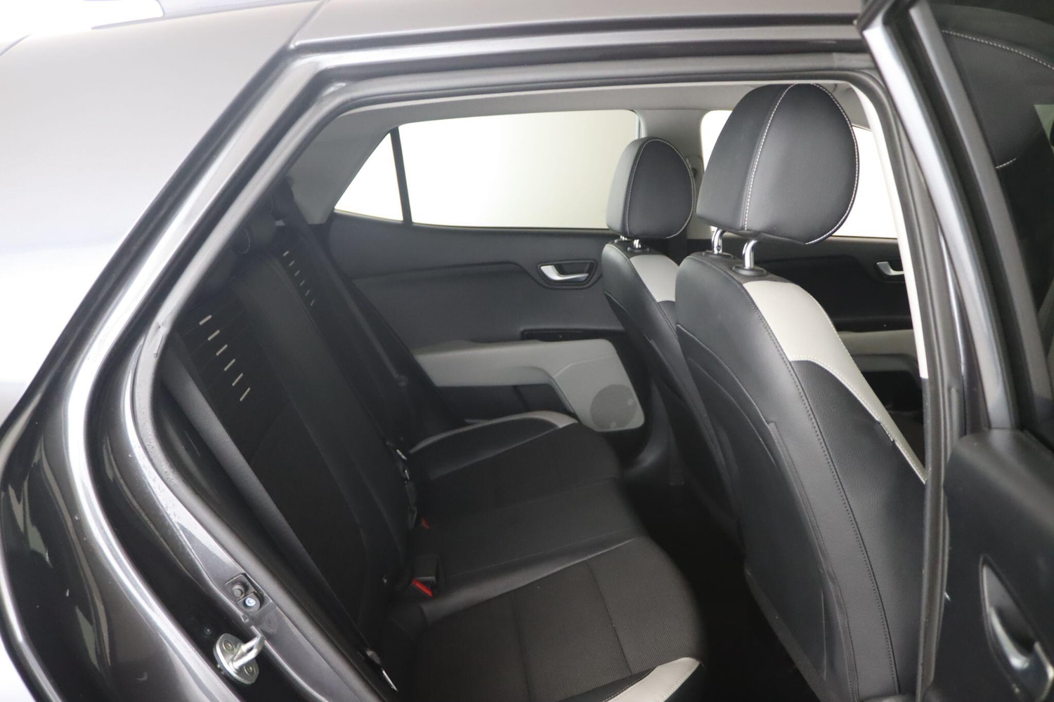 Used Kia Stonic 2020 for sale - 76606863: Photo 12