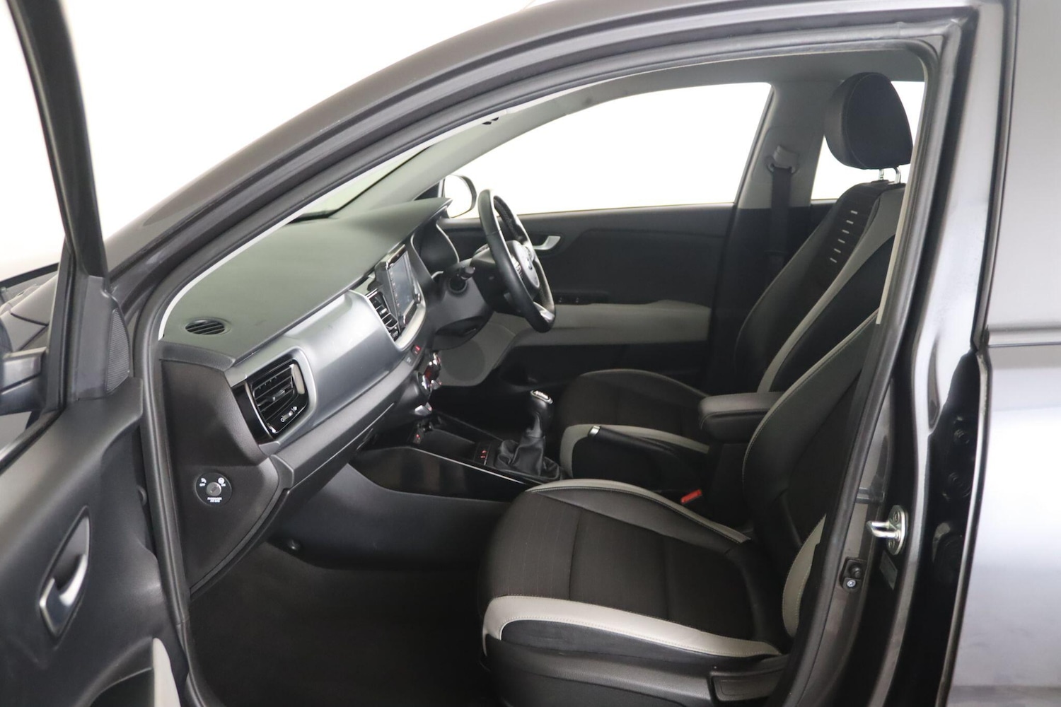 Used Kia Stonic 2020 for sale - 76606863: Photo 9