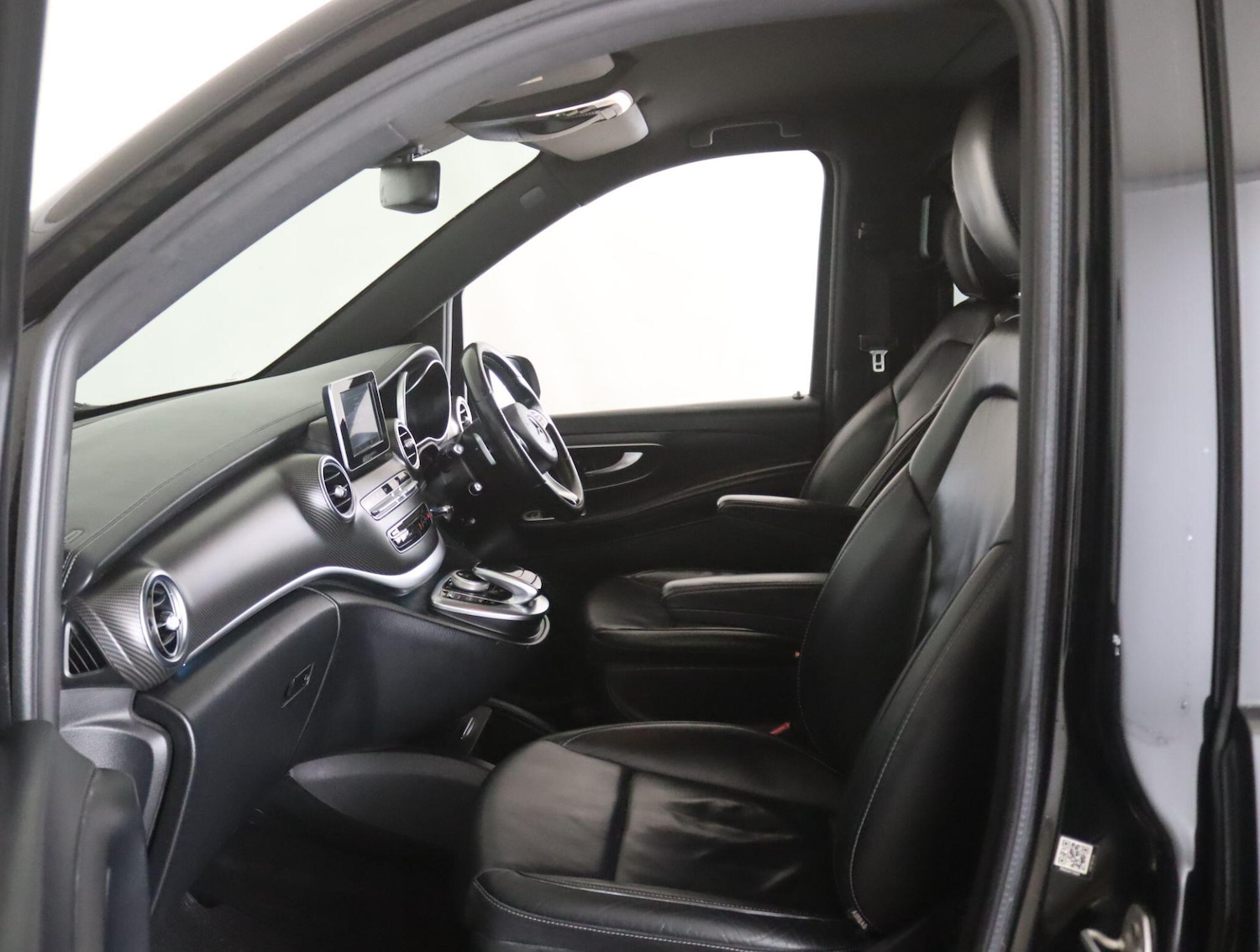 Used Mercedes-Benz V-Class 2018 for sale - 76913163: Photo 11