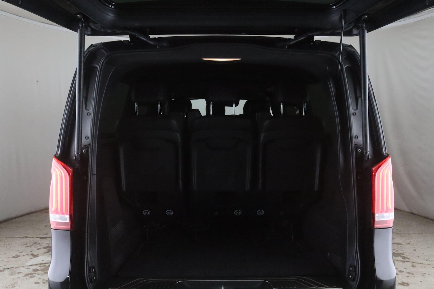 Used Mercedes-Benz V-Class 2018 for sale - 76913163: Photo 14