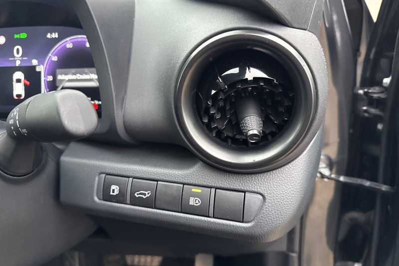 Used Toyota C-HR 2024 for sale - 77911426: Photo 30