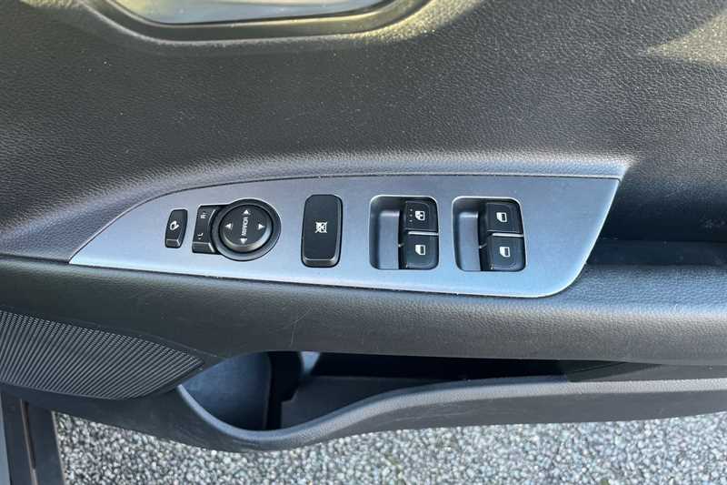 Used Kia Stonic 2023 for sale - 77471570: Photo 16