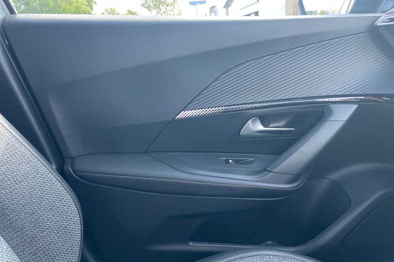 Used Peugeot E-2008 2024 for sale - 76587141: Photo 15