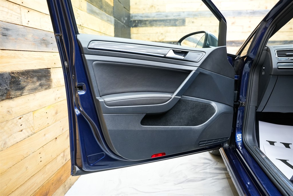 Used Volkswagen Golf 2017 for sale - 76704682: Photo 38