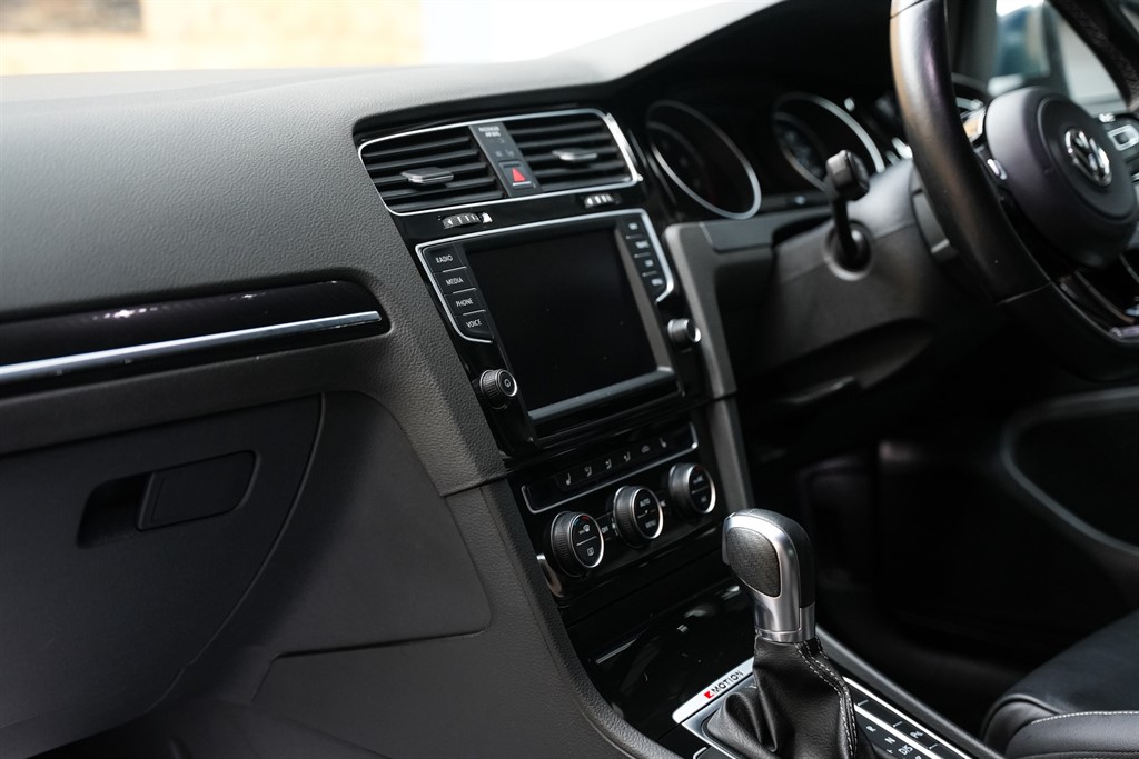 Used Volkswagen Golf 2017 for sale - 76704682: Photo 49