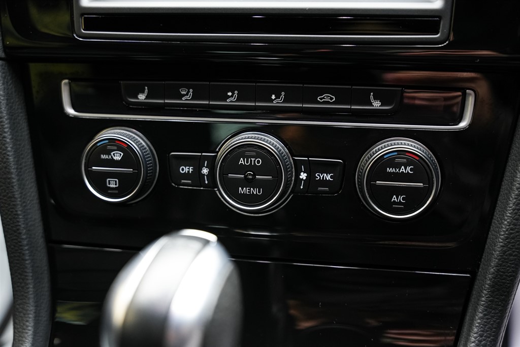 Used Volkswagen Golf 2017 for sale - 76704682: Photo 74