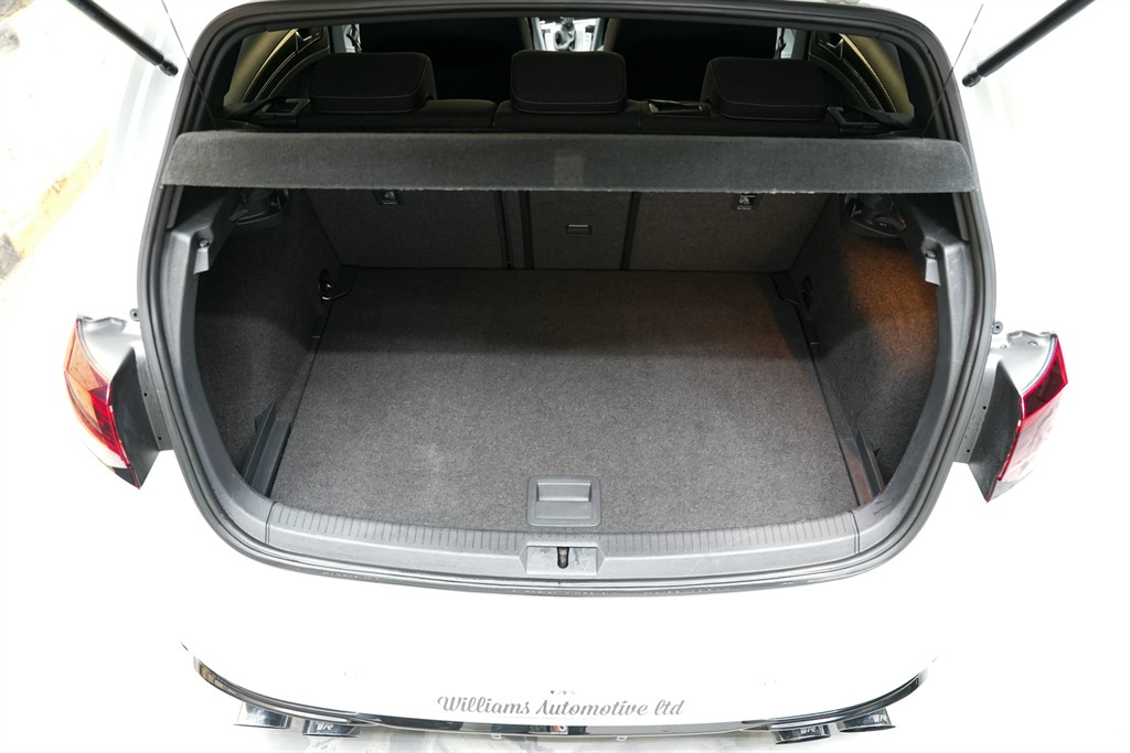 Used Volkswagen Golf 2017 for sale - 77232402: Photo 29