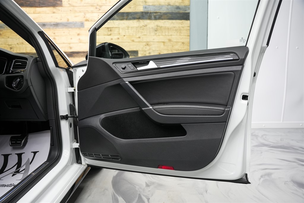 Used Volkswagen Golf 2017 for sale - 77232402: Photo 31