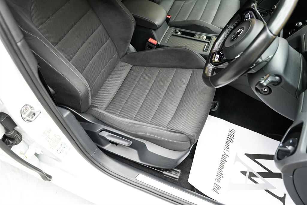 Used Volkswagen Golf 2017 for sale - 77232402: Photo 36