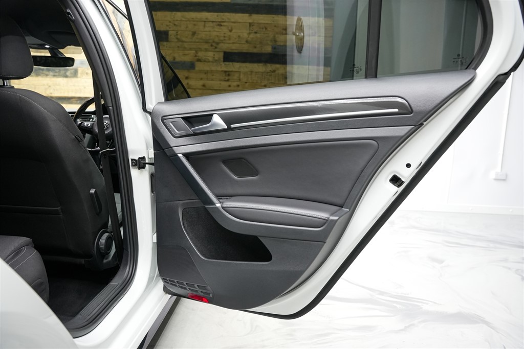 Used Volkswagen Golf 2017 for sale - 77232402: Photo 39