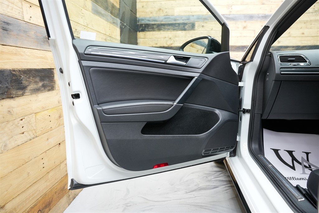 Used Volkswagen Golf 2017 for sale - 77232402: Photo 43