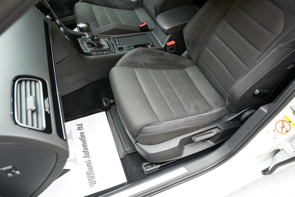 Used Volkswagen Golf 2017 for sale - 77232402: Photo 46