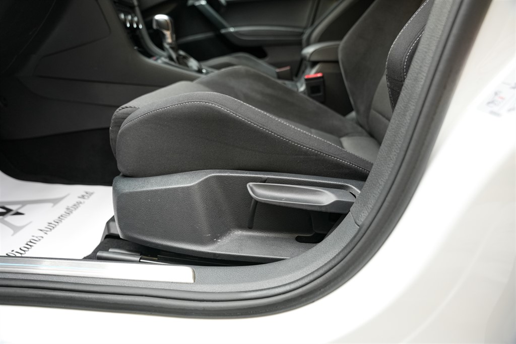 Used Volkswagen Golf 2017 for sale - 77232402: Photo 47