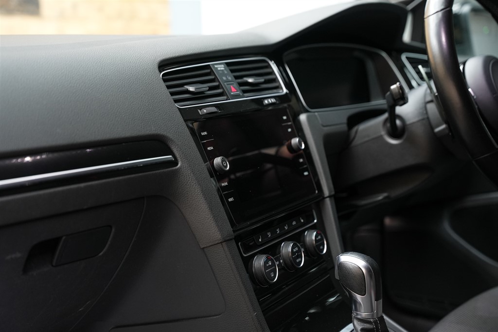 Used Volkswagen Golf 2017 for sale - 77232402: Photo 55