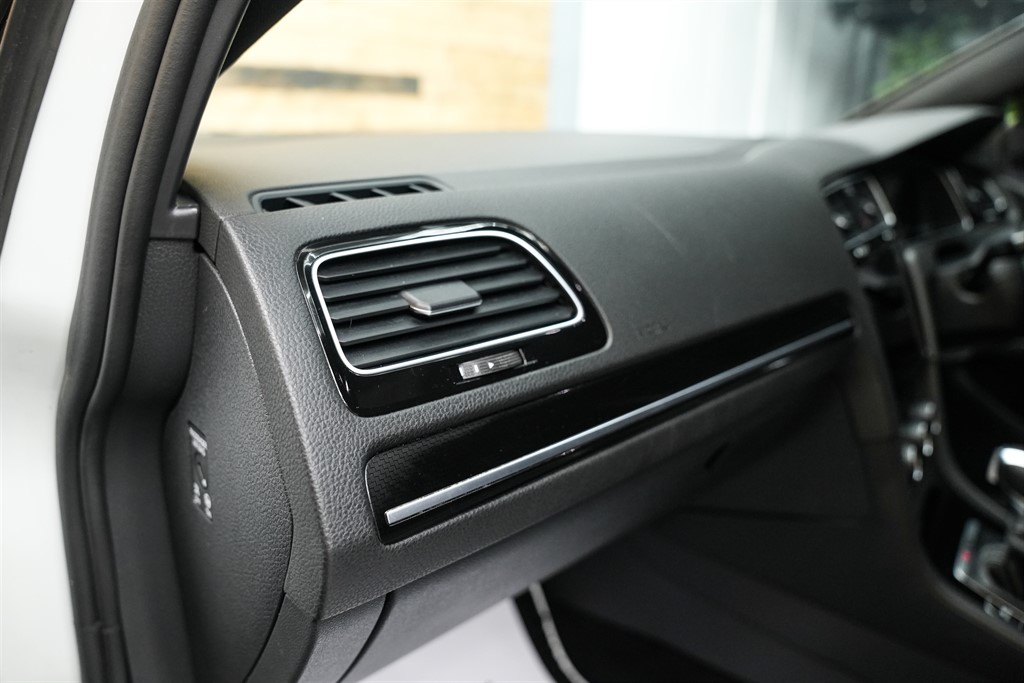 Used Volkswagen Golf 2017 for sale - 76717642: Photo 40