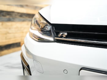 Used Volkswagen Golf 2017 for sale - 76717642: Photo