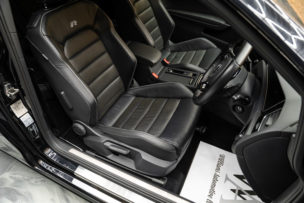 Used Volkswagen Golf 2017 for sale - 77147015: Photo 32