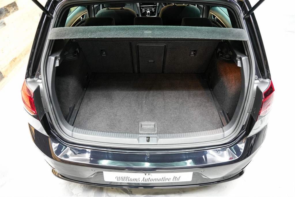 Used Volkswagen Golf 2017 for sale - 77841871: Photo 28