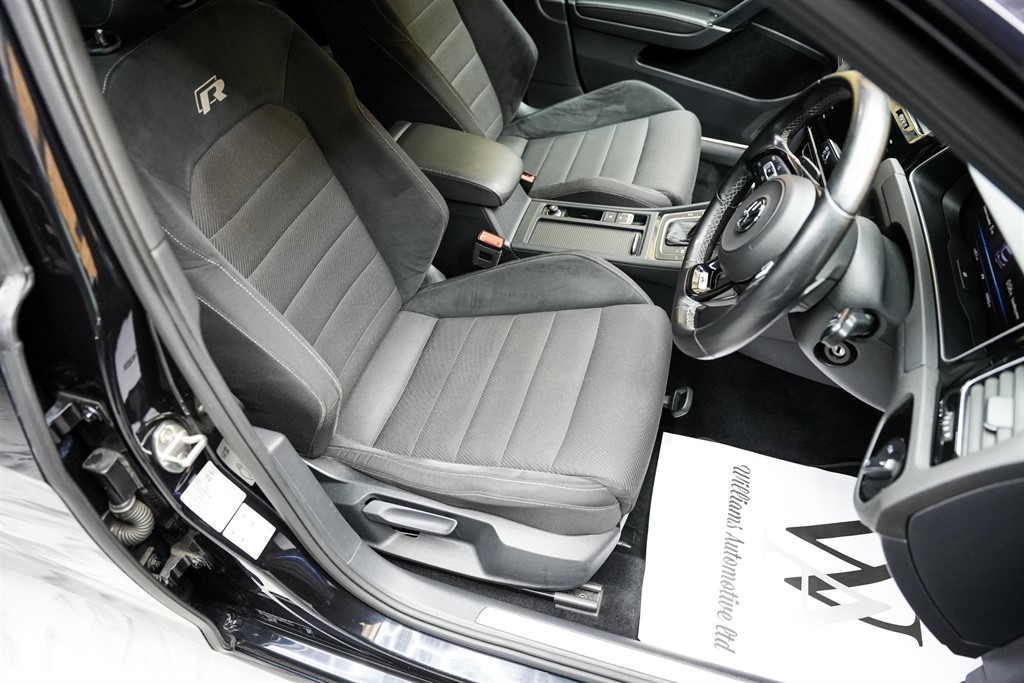 Used Volkswagen Golf 2017 for sale - 77841871: Photo 32