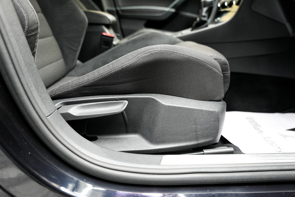 Used Volkswagen Golf 2017 for sale - 77841871: Photo 33