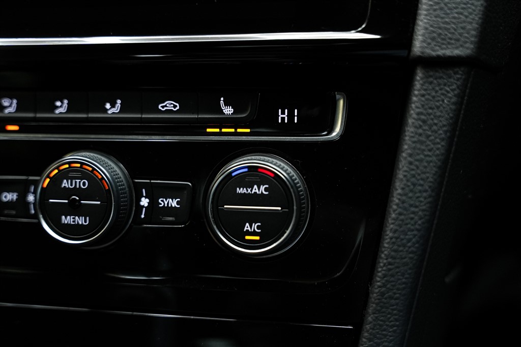 Used Volkswagen Golf 2017 for sale - 77841871: Photo 34