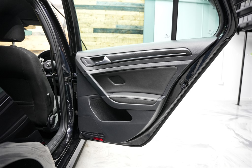 Used Volkswagen Golf 2017 for sale - 77841871: Photo 35