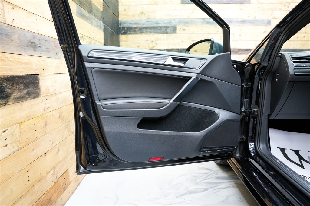 Used Volkswagen Golf 2017 for sale - 77841871: Photo 39