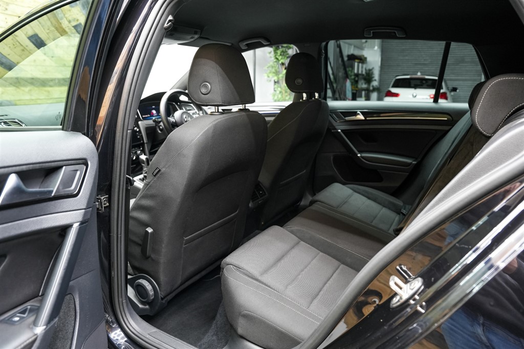 Used Volkswagen Golf 2017 for sale - 77841871: Photo 47