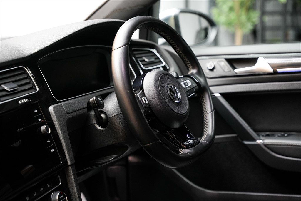 Used Volkswagen Golf 2017 for sale - 77841871: Photo 53